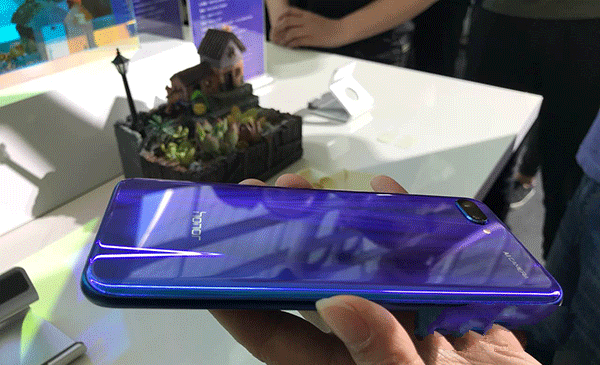 榮耀10配置怎么樣 榮耀10參數(shù)和真機圖賞