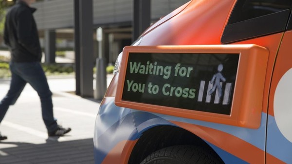 輛車(chē)的屏幕可以顯示一些信息 輛車(chē)的屏幕可以顯示一些信息