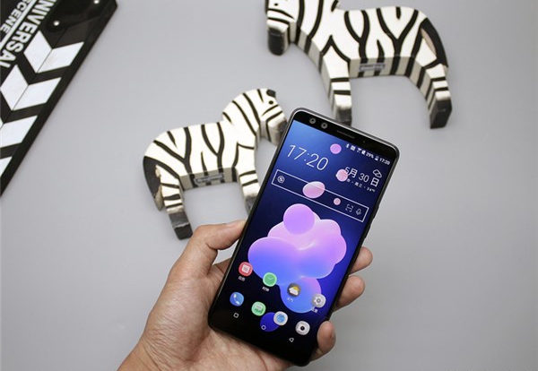 HTC U12+評測:旗艦配置與做工,解鎖新技能還需VR加持