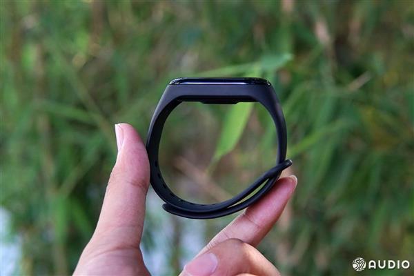 小米手環(huán)3體驗(yàn):戴上你就絕對(duì)不想摘下來(lái)