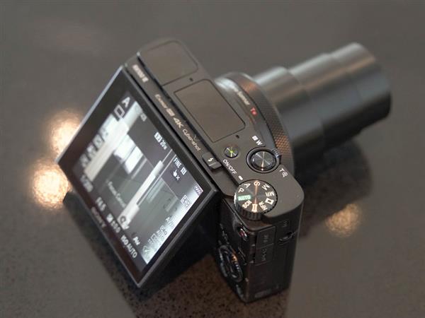 索尼新黑卡RX100 VI發布:配24-200鏡頭