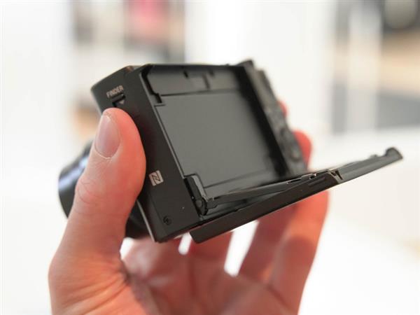 索尼新黑卡RX100 VI發布:配24-200鏡頭