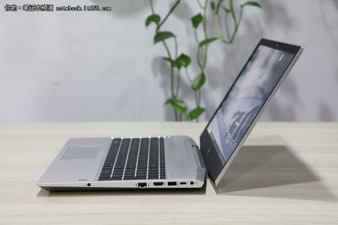 八代酷睿+專業(yè)顯卡 惠普戰(zhàn)99商務本評測