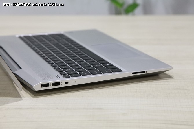 八代酷睿+專業(yè)顯卡 惠普戰(zhàn)99商務本評測