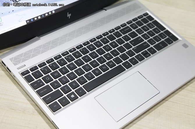 八代酷睿+專業(yè)顯卡 惠普戰(zhàn)99商務本評測