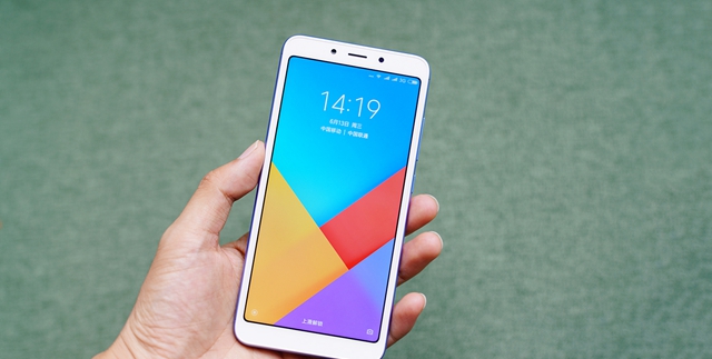 小巧全面屏手機 紅米6圖賞