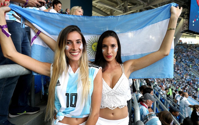 2018世界杯足球?qū)氊悎D片 2018世界杯性感足球美女圖片大全