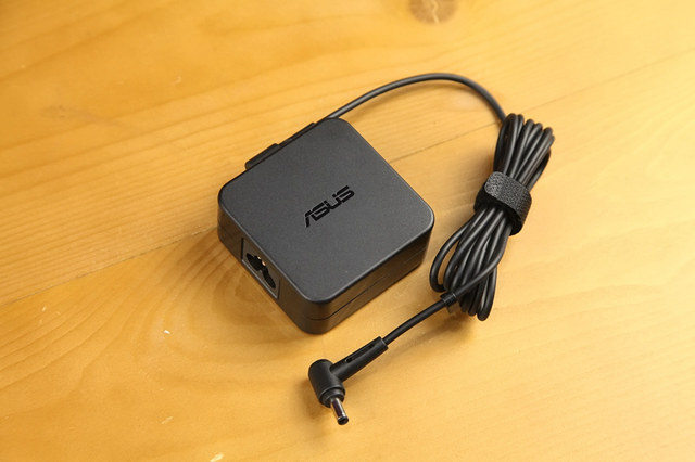 八代酷睿獨顯 華碩PU404商務本開箱圖賞