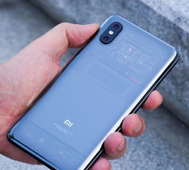 小米8探索版首次開賣一秒售罄 網友:小米黃牛創造者!