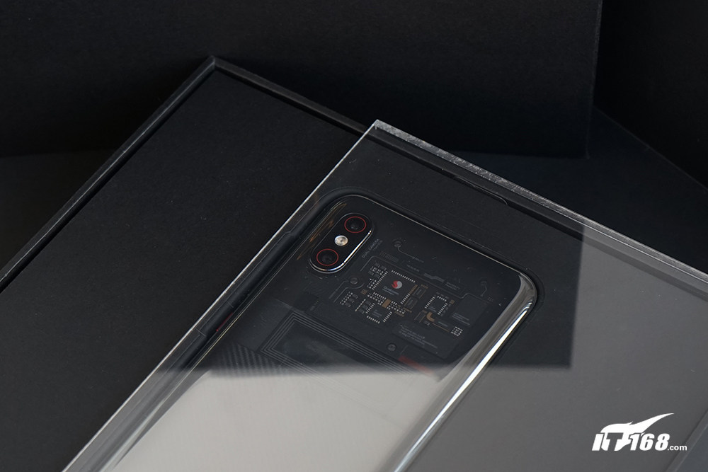 值得2個月等待 小米8透明探索版開箱圖賞(3/18)