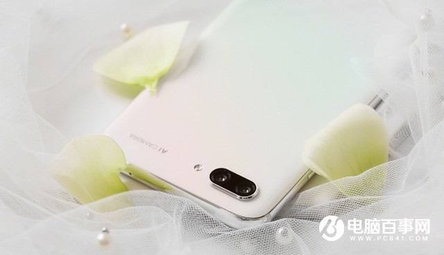 榮耀10GT鈴蘭白圖賞 外觀簡潔大方
