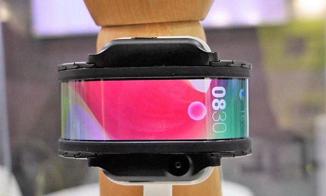 努比亞Alpha手表手機亮相:柔性屏幕 設計前衛