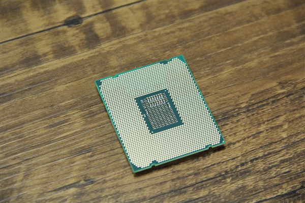 i9-9900K CineBench R15跑分曝光:10核心20線程i9-7900X