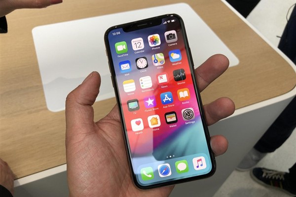 iPhone XS金色版真機(jī)圖賞:玻璃機(jī)身、COP封裝劉海全面屏