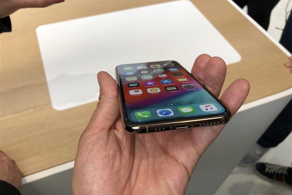 iPhone XS金色版真機圖賞 COP封裝劉海屏