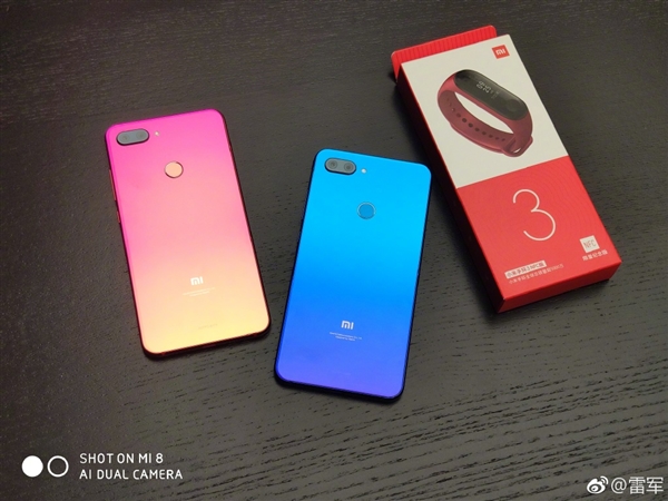 小米8青春版真機(jī)曝光:漸變配色吸睛 有望搭載驍龍660處理器