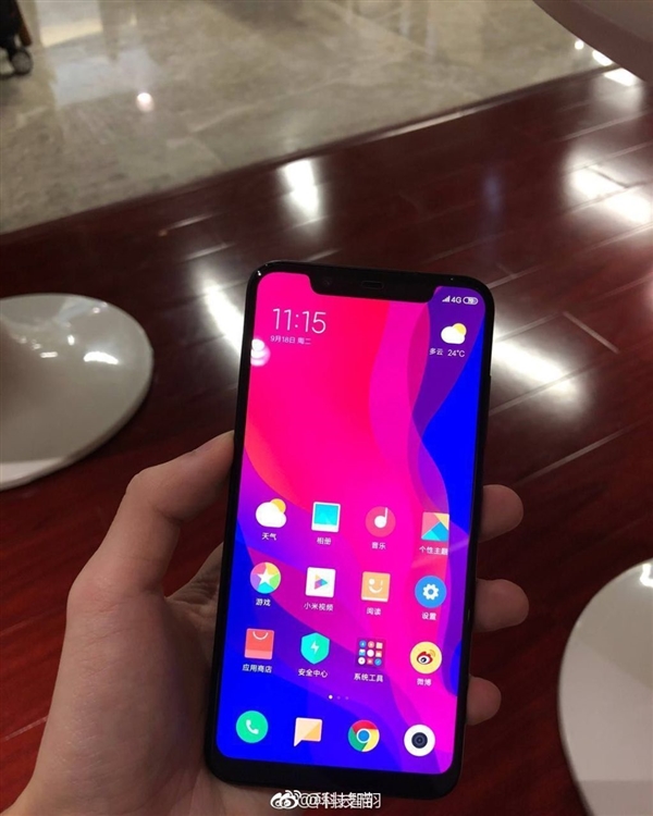 小米8屏幕指紋版諜照曝光:加入漸變色設計、支持屏下指紋