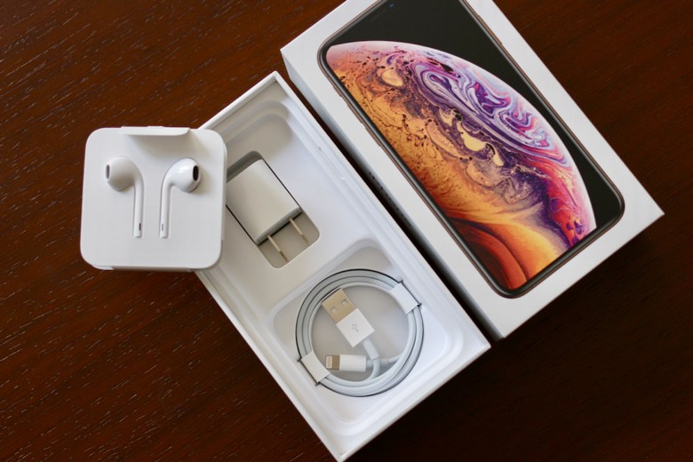 蘋果iPhone XS金色開箱圖賞 X模樣熟悉的味道(2/10)