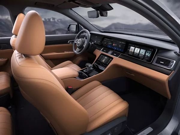 理想智造ONE車型內(nèi)飾官圖發(fā)布 三聯(lián)屏橫貫中控臺(tái) 采用6座布局