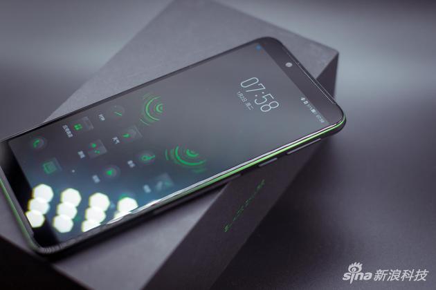 邊框切面的綠色質感不錯