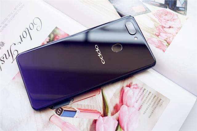OPPO R15星空紫的真機(jī)圖賞:最有個(gè)性的星空漸變之美