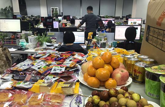 "剁手"節(jié)電商員工加班到淚目:請(qǐng)把雙11還給單身狗