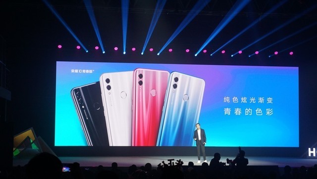 1399元起! 2400萬AI自拍 榮耀10青春版發布