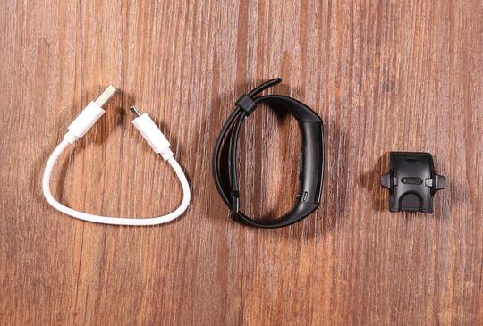 榮耀手環4如何充電?