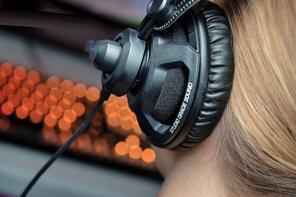 ROCCAT冰豹Renga Boost耳機