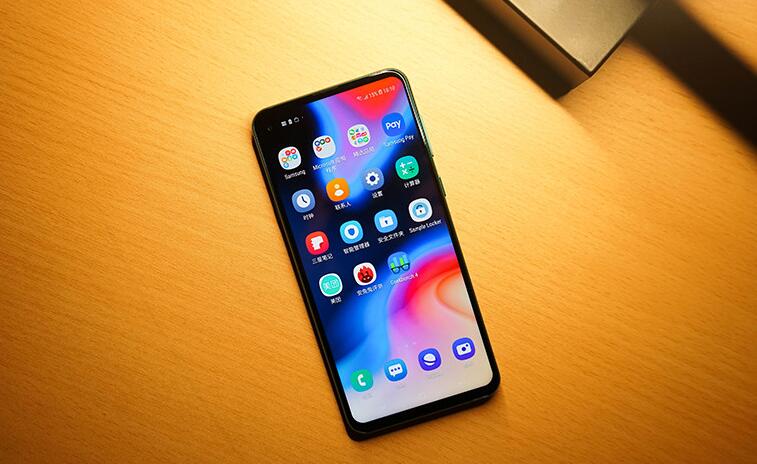 三星Galaxy A8s參數(shù)配置與圖賞:中端挖孔屏全面屏手機