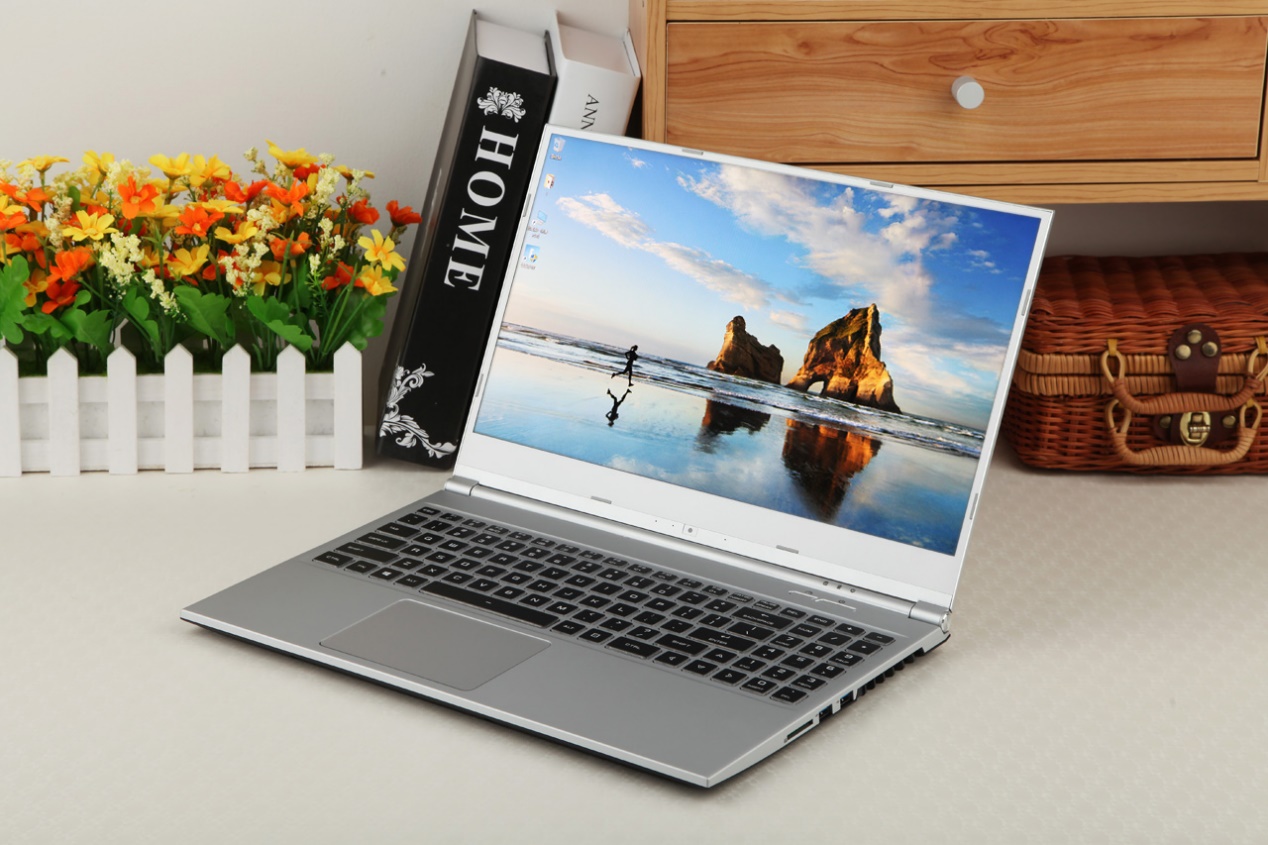 炫龍耀7000輕薄游戲本評測：輕薄的機身，窄邊框大視野！