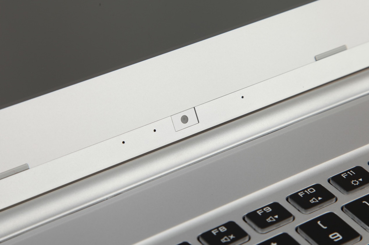 炫龍耀7000輕薄游戲本評測：輕薄的機身，窄邊框大視野！