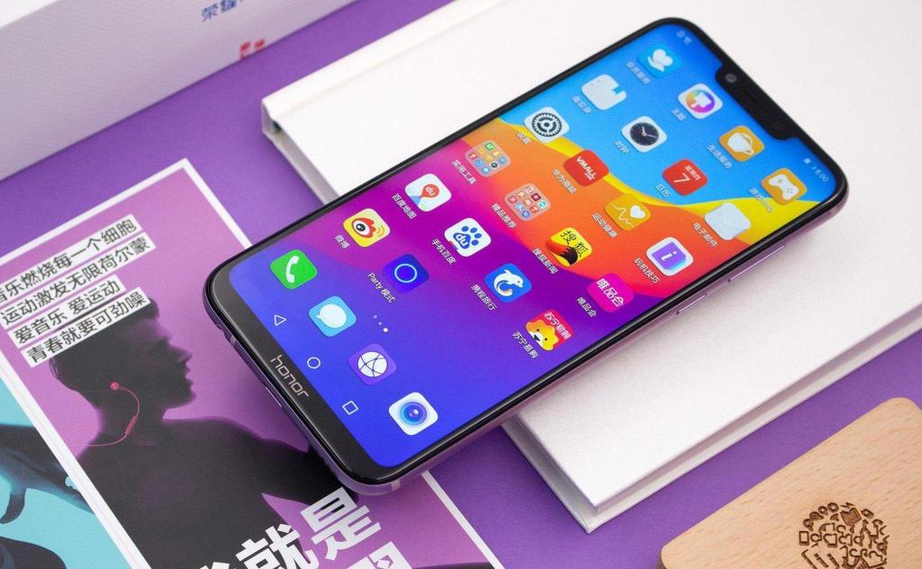 榮耀play價(jià)格僅不到2000元:麒麟970+4D游戲體驗(yàn)