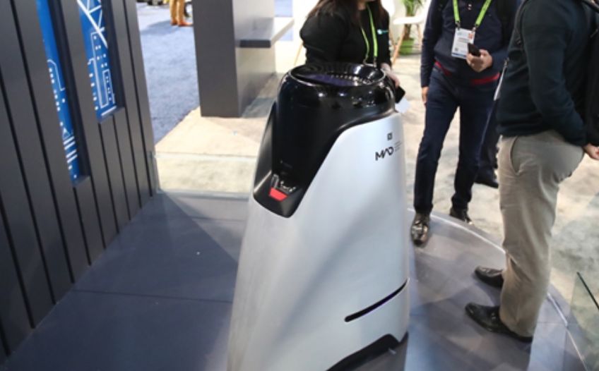 美團(tuán)亮相2019 CES展示無人配送技術(shù):自主上下電梯送餐的機(jī)器人