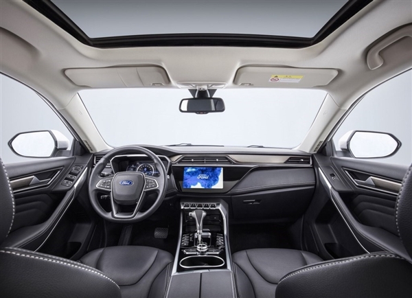 10.98萬起 江鈴福特領(lǐng)界上市 配福特家族最新內(nèi)飾