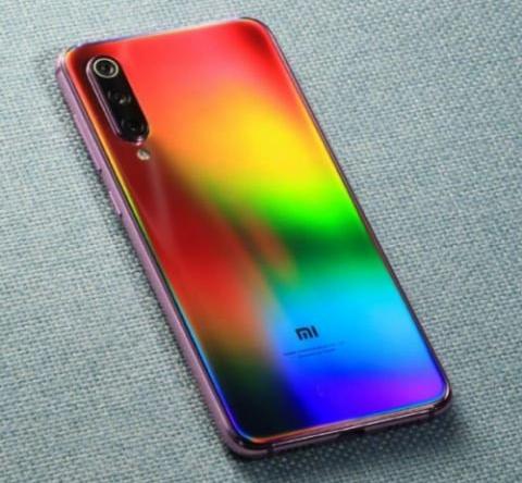 全息幻彩版小米9 SE真機亮相,彩虹漸變千變?nèi)f化 太炫酷了