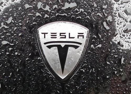 特斯拉增強召喚自動駕駛功能上線 遠程操控自動車輛成為現實!