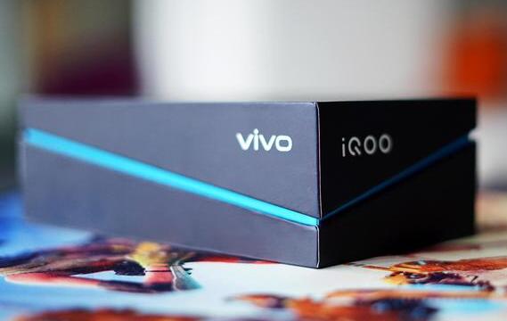 iQOO配置怎么樣?vivo iQOO真機開箱外觀圖賞
