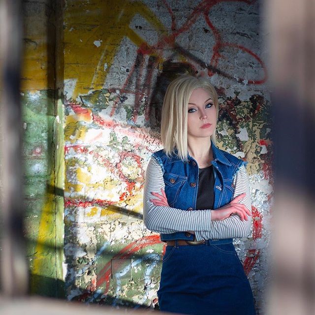 德國妹COS《龍珠》人造人18號(hào) 黑絲妹神還原