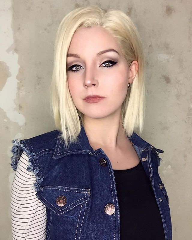 德國妹COS《龍珠》人造人18號(hào) 黑絲妹神還原