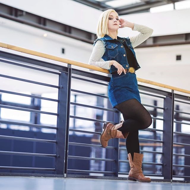 德國妹COS《龍珠》人造人18號(hào) 黑絲妹神還原