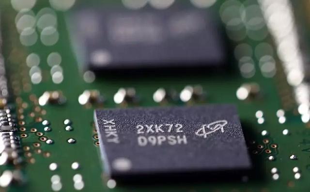 閃存芯片價(jià)格暴跌30% 買(mǎi)電腦內(nèi)存的建議再等等