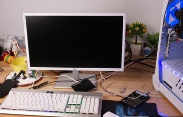 電腦黑屏怎么辦?顯示器黑屏無信號但主機運行正常的原因和解決辦法