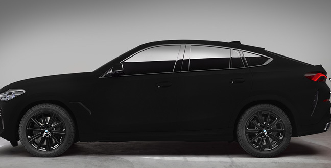 如同黑洞一般黑!世界首輛最黑材料涂裝寶馬X6公開