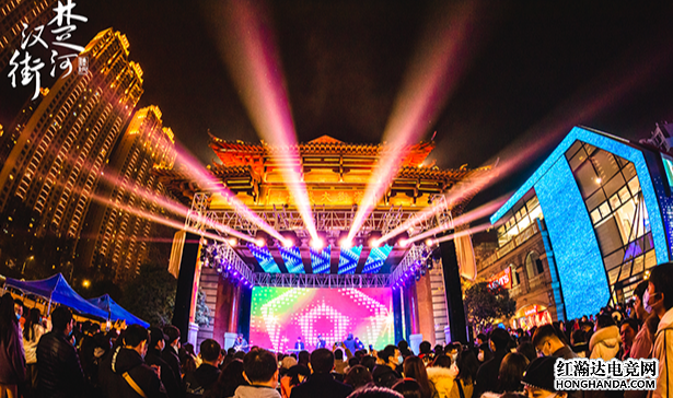 LPL春決落地武漢,斗魚直播包下一條街